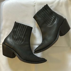 Ecote western leather ankle boot size 6